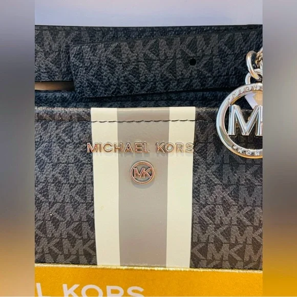 Michael Kors Unisex Belt/Wallet Phone Bag NWT in Gift Box - Picture 5 of 9
